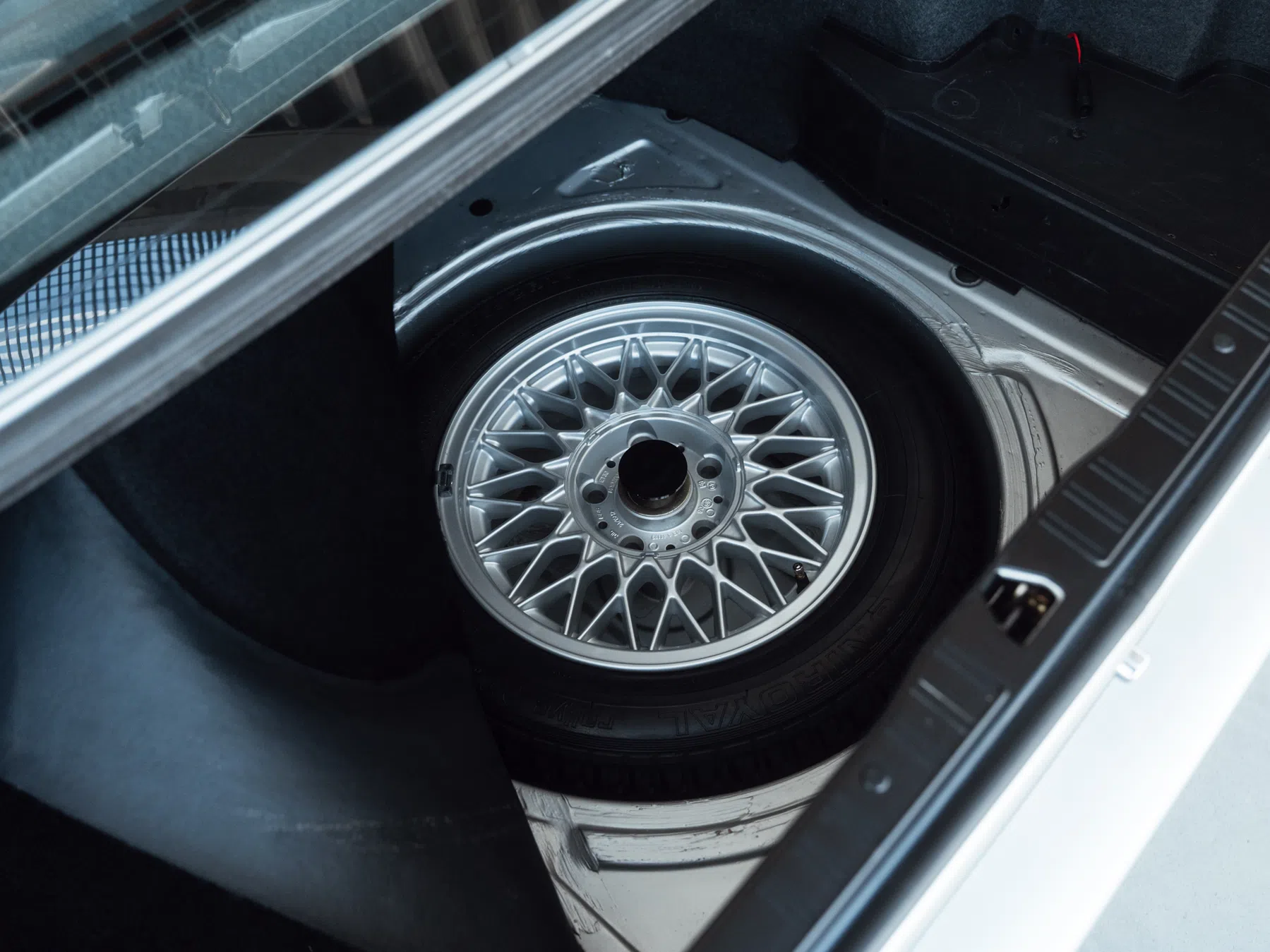 BMW M3 E30 zilver